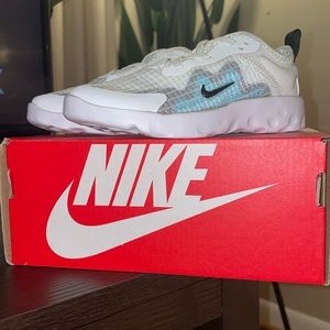NIKE LUCENT- TODDLER SIZE 9c
